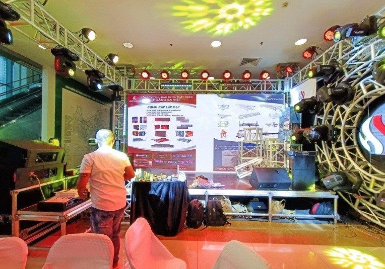 Triển lãm quốc tế các thiết bị biểu diễn PLASE show tại HN