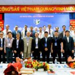 Đại biểu, khách mời chụp hình lưu niệm tại Đại hội và Lễ kỷ niệm 35 năm hành lập